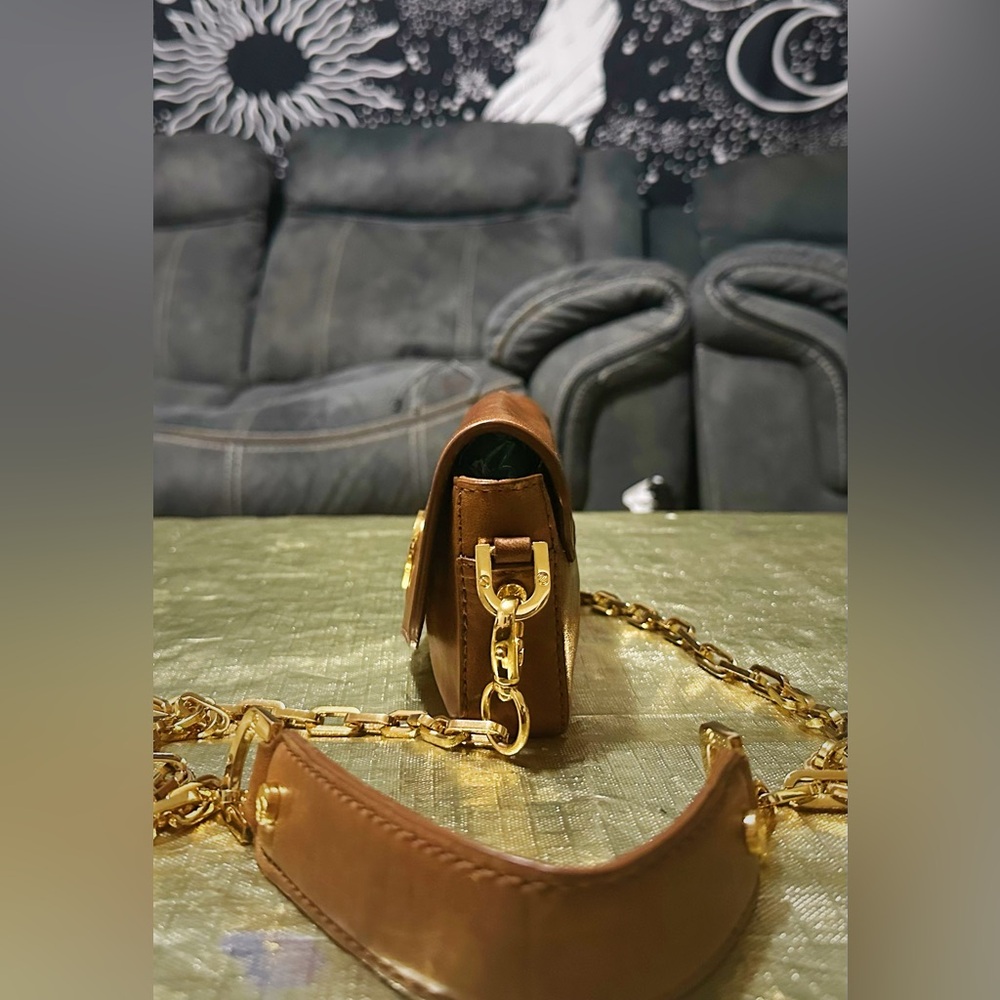 Rare Vintage Tory Burch Brown Leather small Crossbody bag with Gold Chain - Picture 9 of 12